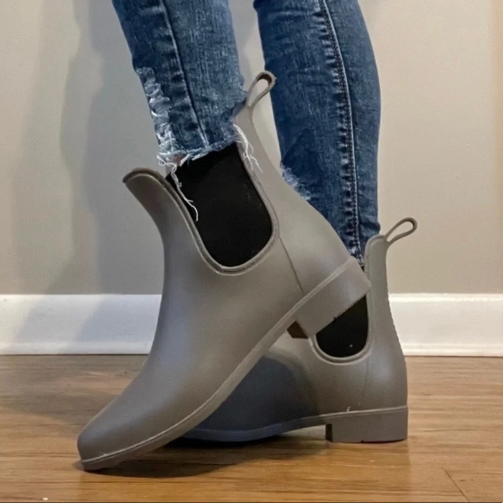 Capelli Chelsea Rain Boots Grey Waterproof Rubber Chelsea 9